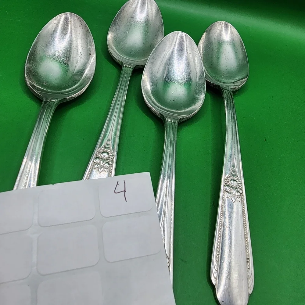 Wm Rogers 1937 Memory Hiawatha Silverplate Spoons 7.25